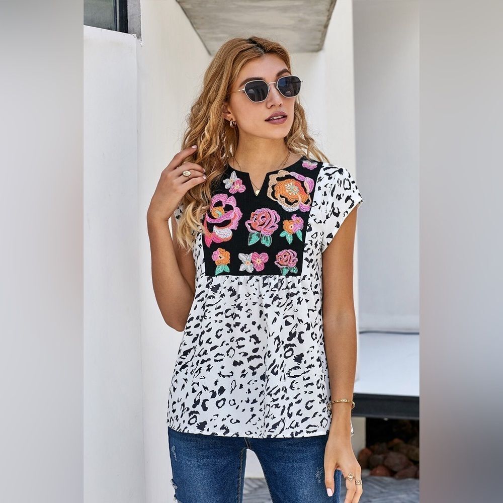 Anthropologie Savanna Jane Black and White Floral Embroidered Blouse